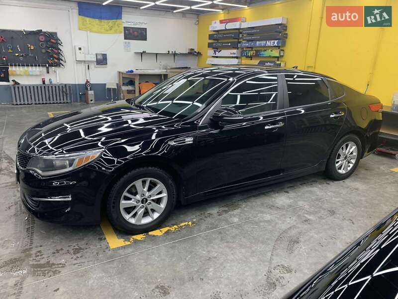 Седан Kia Optima 2017 в Ивано-Франковске