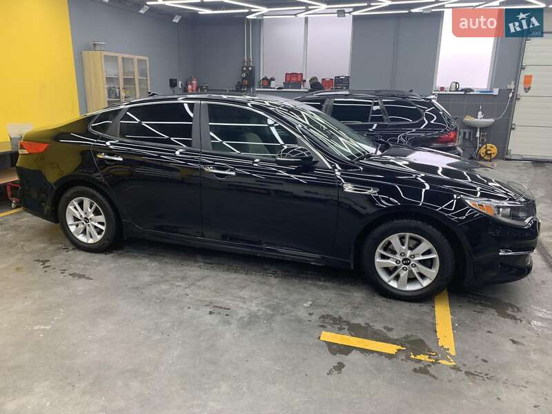 Седан Kia Optima 2017 в Ивано-Франковске