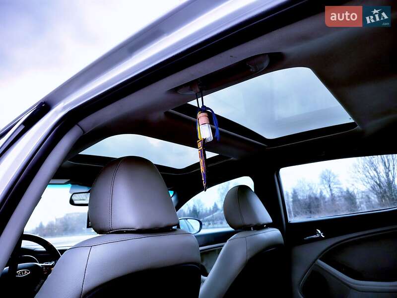 Седан Kia Optima 2011 в Харкові