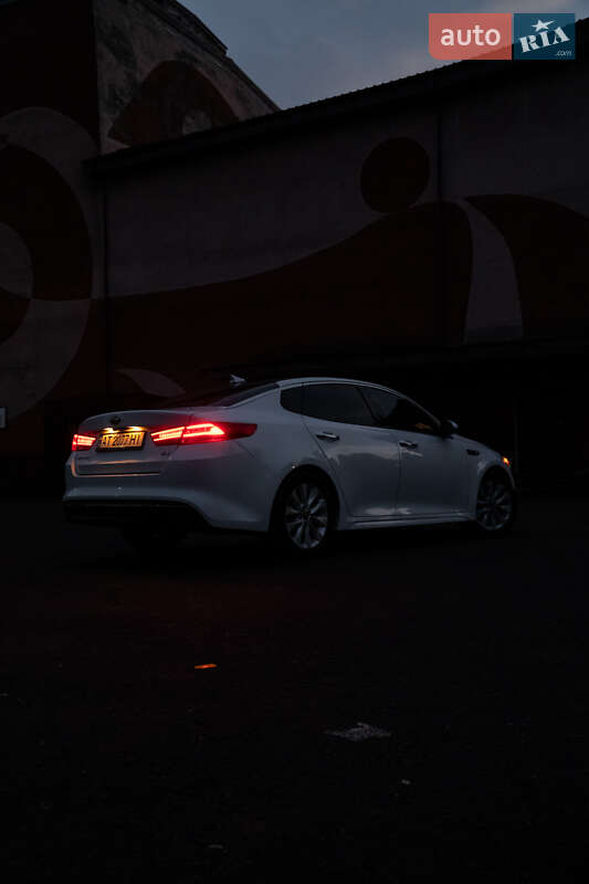 Седан Kia Optima 2016 в Бурштыне
