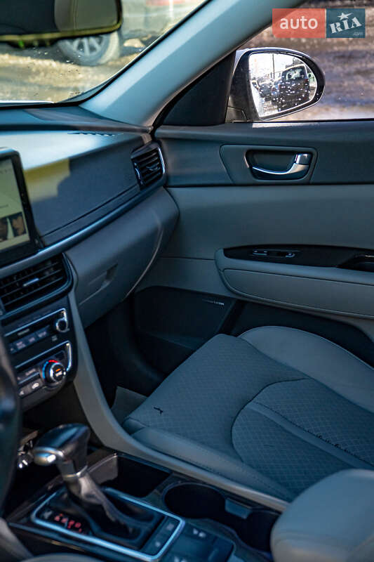 Седан Kia Optima 2016 в Бурштыне