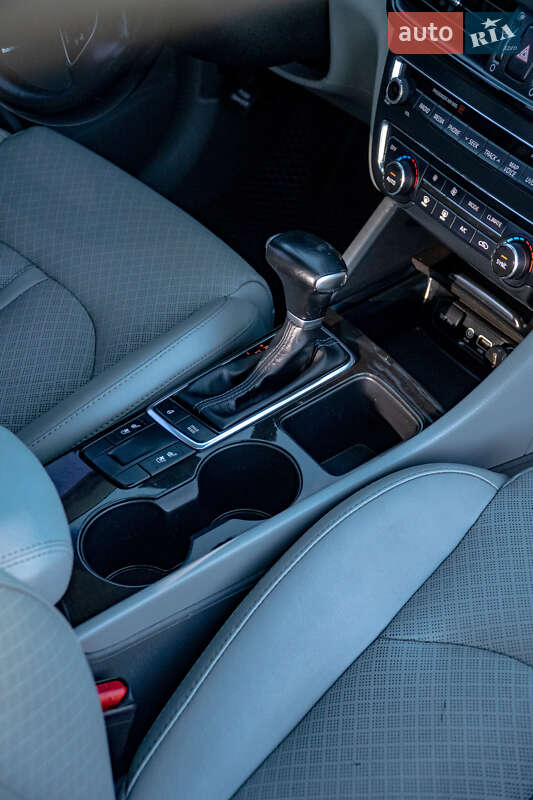 Седан Kia Optima 2016 в Бурштыне