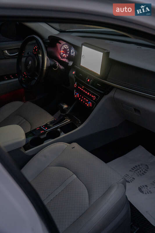 Седан Kia Optima 2016 в Бурштыне