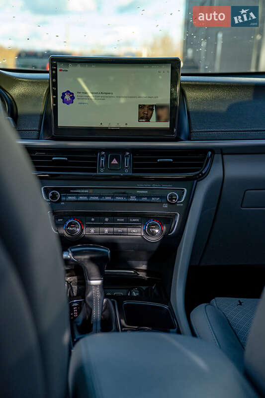 Седан Kia Optima 2016 в Бурштыне