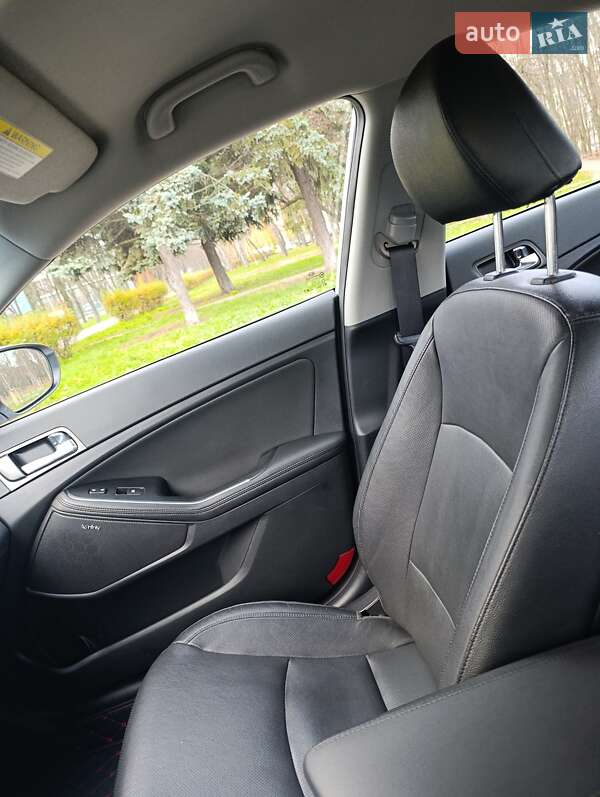 Седан Kia Optima 2014 в Киеве