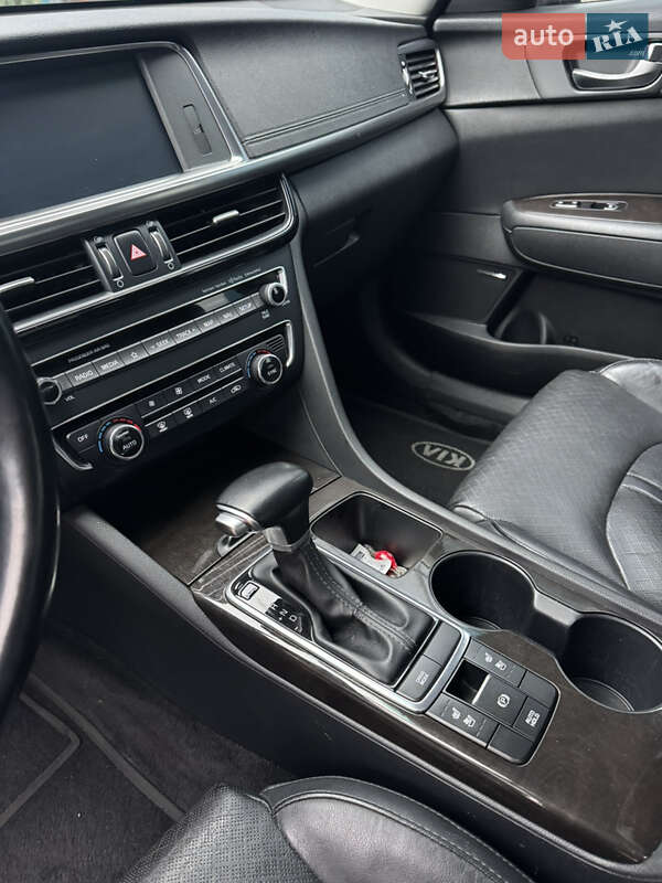 Седан Kia Optima 2017 в Киеве