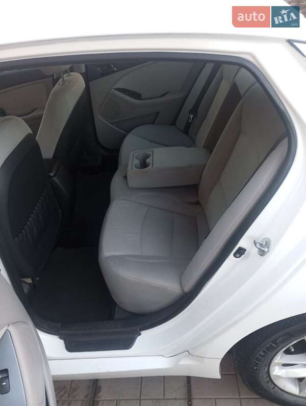 Седан Kia Optima 2013 в Отинії