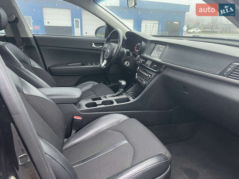 Седан Kia Optima 2017 в Киеве