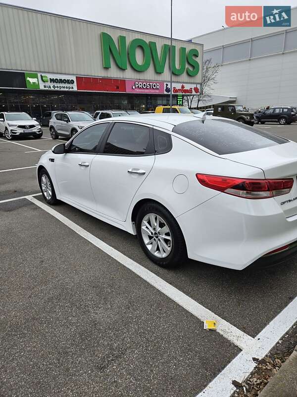 Седан Kia Optima 2017 в Киеве