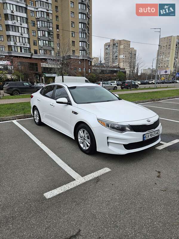 Седан Kia Optima 2017 в Киеве