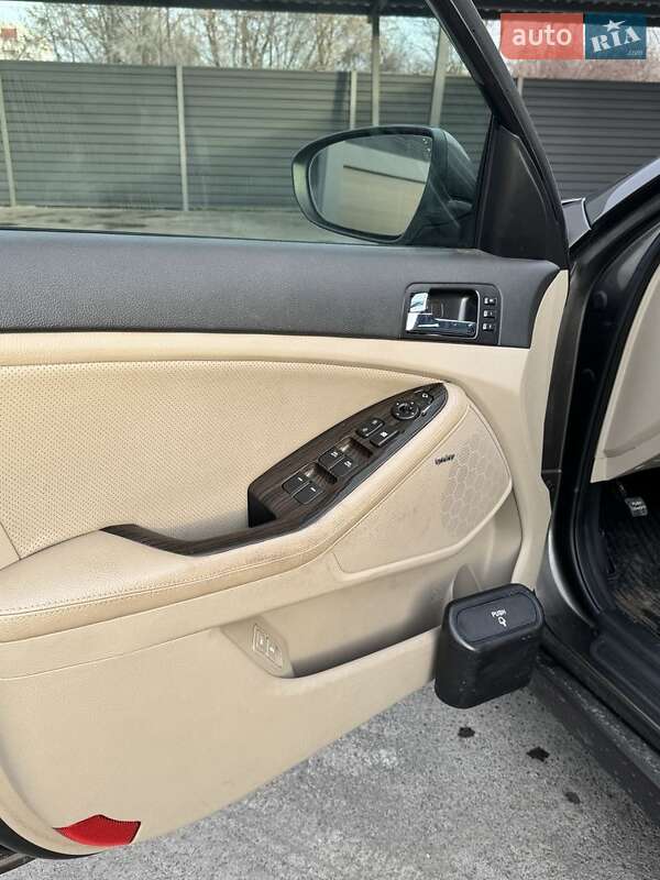 Седан Kia Optima 2012 в Кривому Розі