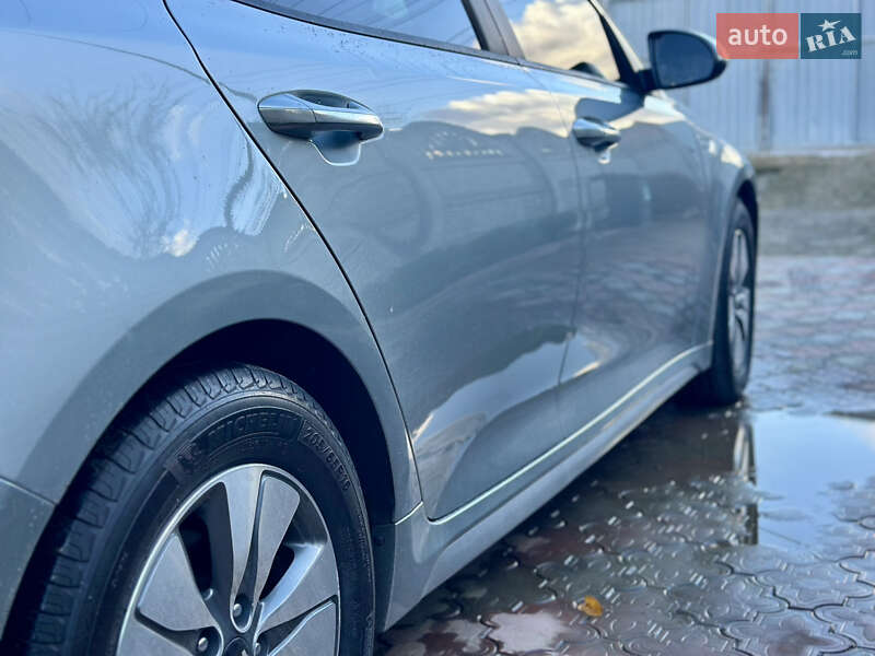 Седан Kia Optima 2016 в Ивано-Франковске