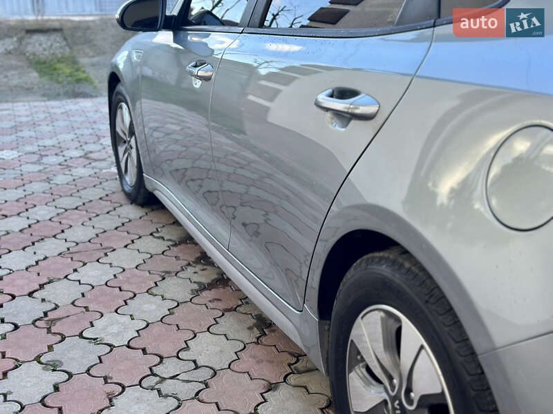 Седан Kia Optima 2016 в Ивано-Франковске