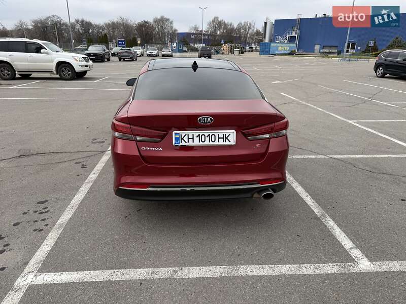 Седан Kia Optima 2017 в Днепре