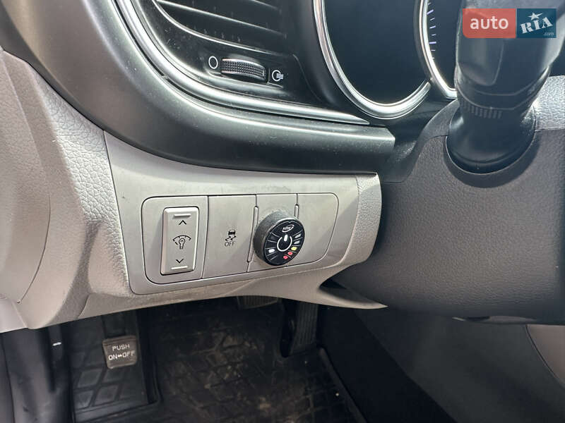 Седан Kia Optima 2013 в Киеве