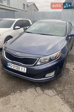 Седан Kia Optima 2015 в Ужгороде