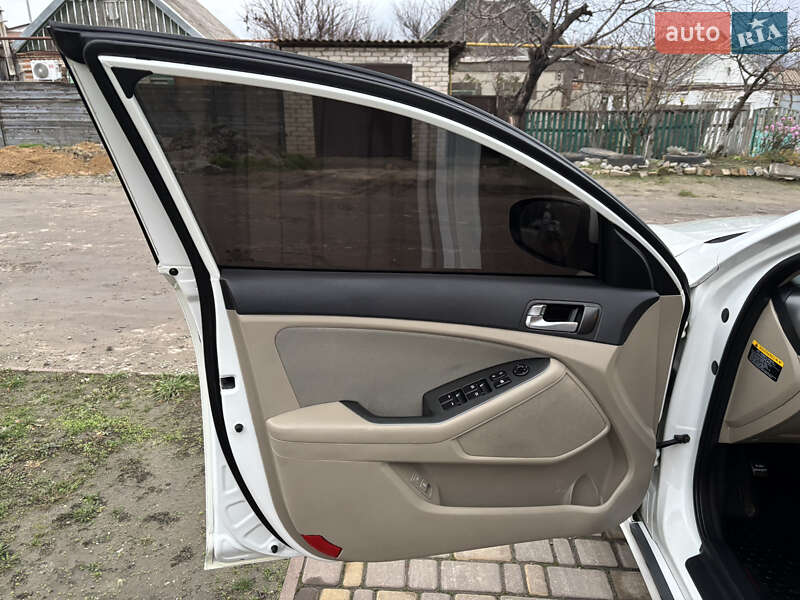 Седан Kia Optima 2014 в Запорожье