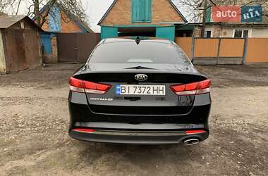 Седан Kia Optima 2017 в Гадяче