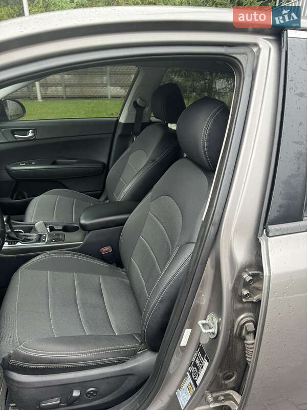 Седан Kia Optima 2016 в Обухові