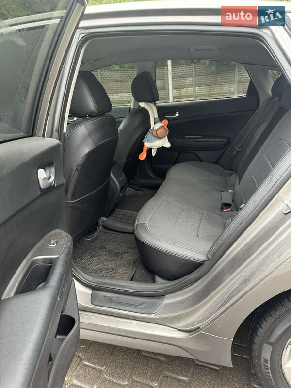 Седан Kia Optima 2016 в Обухові