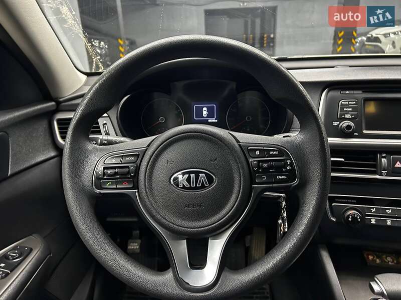 Седан Kia Optima 2016 в Черновцах
