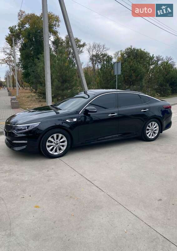 Седан Kia Optima 2016 в Синельниково