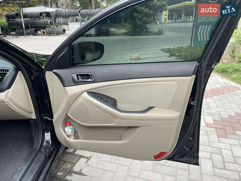 Седан Kia Optima 2013 в Запорожье