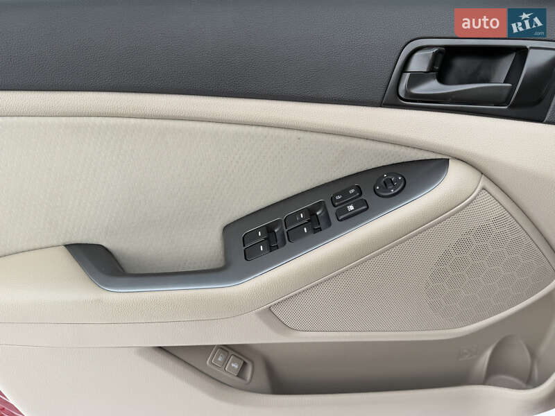 Седан Kia Optima 2013 в Борисполе