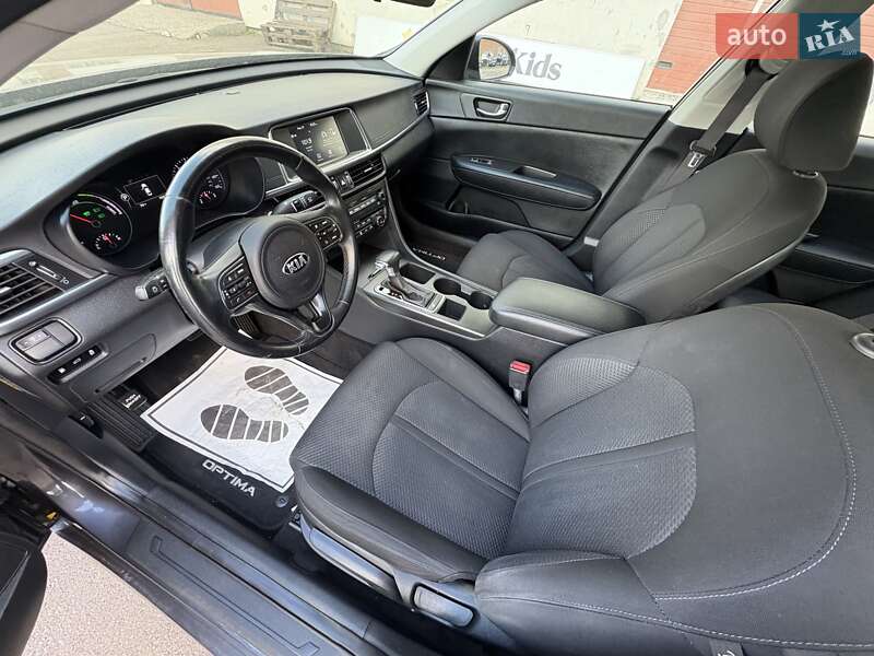 Седан Kia Optima 2017 в Киеве