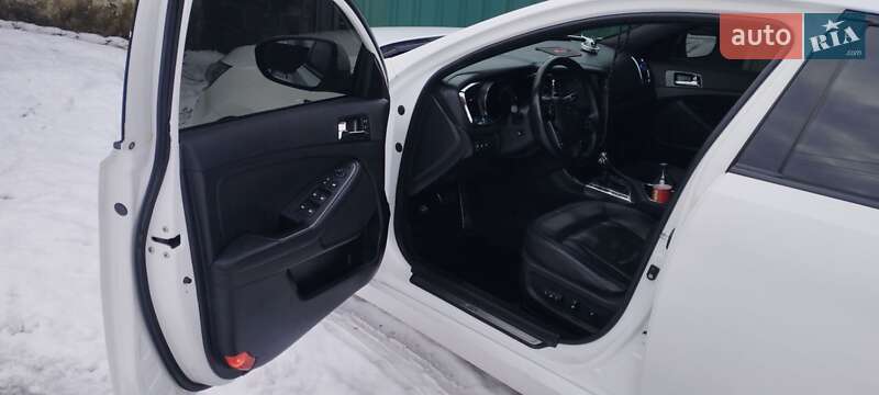 Седан Kia Optima 2011 в Синельниково