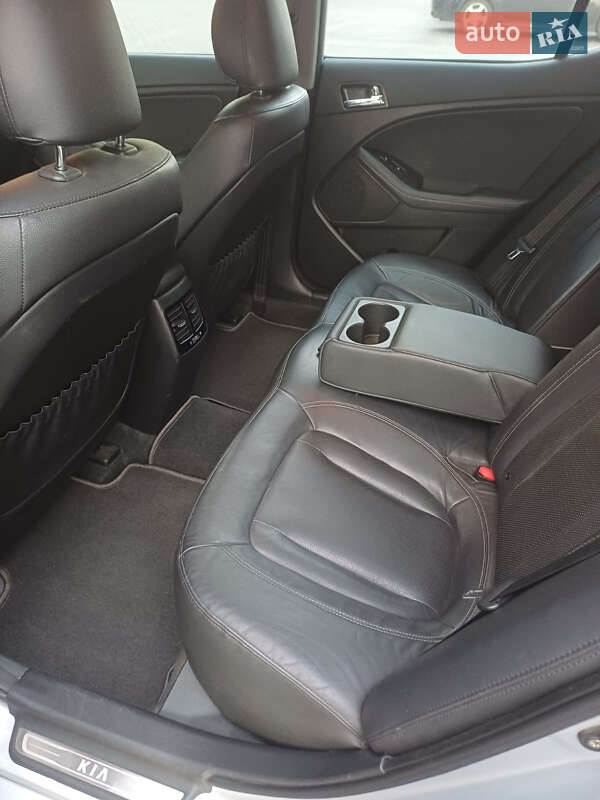 Седан Kia Optima 2012 в Киеве