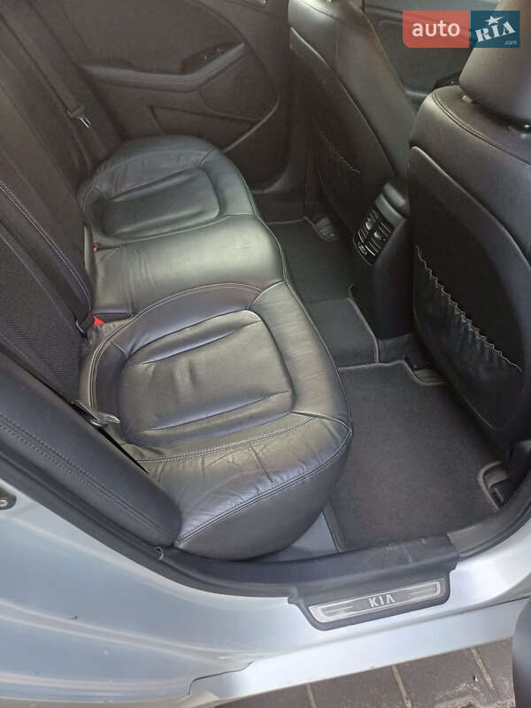 Седан Kia Optima 2012 в Киеве