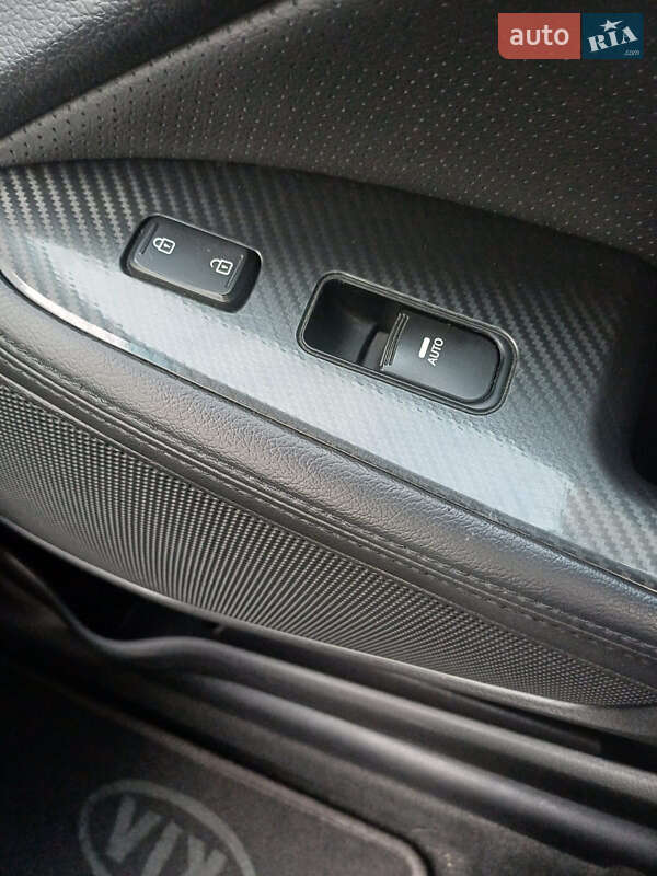 Седан Kia Optima 2012 в Киеве