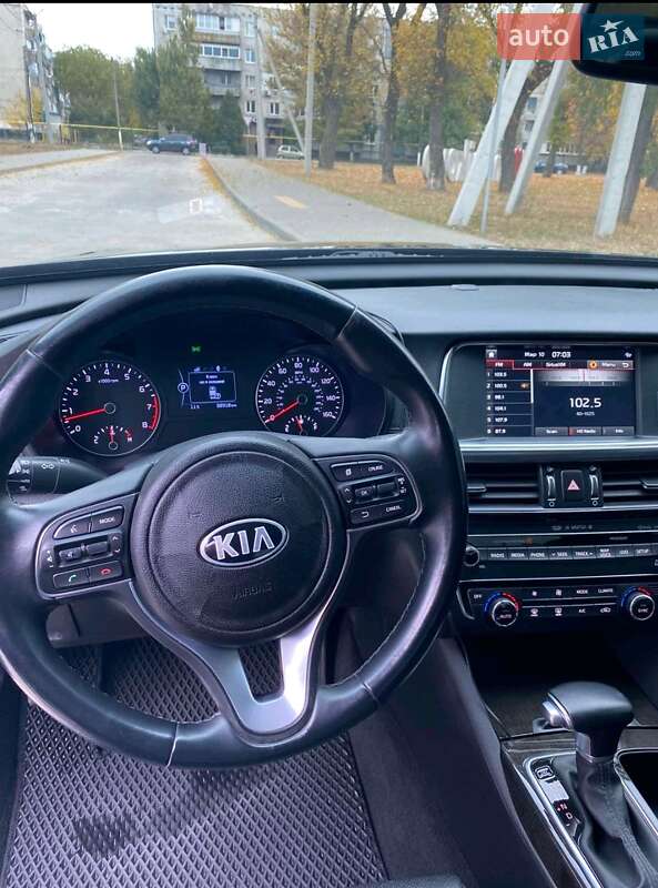Седан Kia Optima 2016 в Синельниково