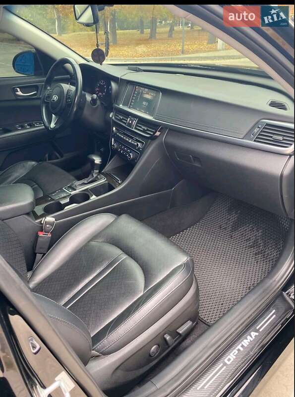 Седан Kia Optima 2016 в Синельниково