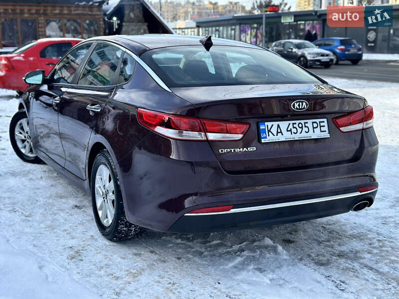 Седан Kia Optima 2016 в Киеве