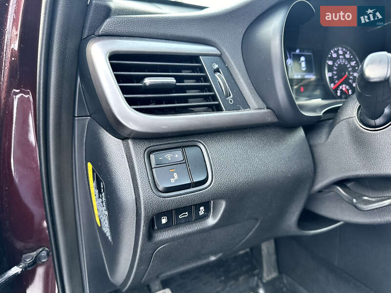 Седан Kia Optima 2016 в Киеве