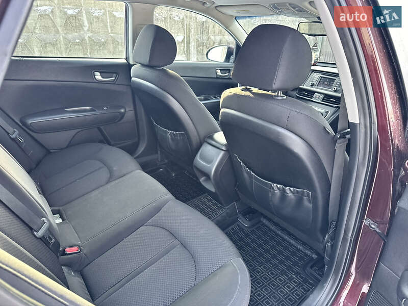Седан Kia Optima 2016 в Киеве