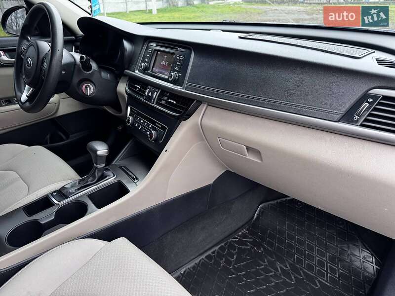 Седан Kia Optima 2016 в Козельщине