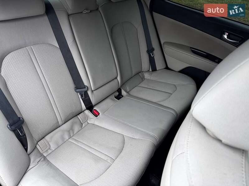 Седан Kia Optima 2016 в Козельщине