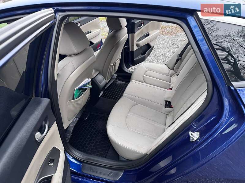 Седан Kia Optima 2016 в Козельщине