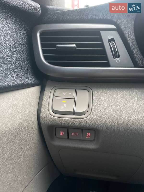 Седан Kia Optima 2018 в Киеве