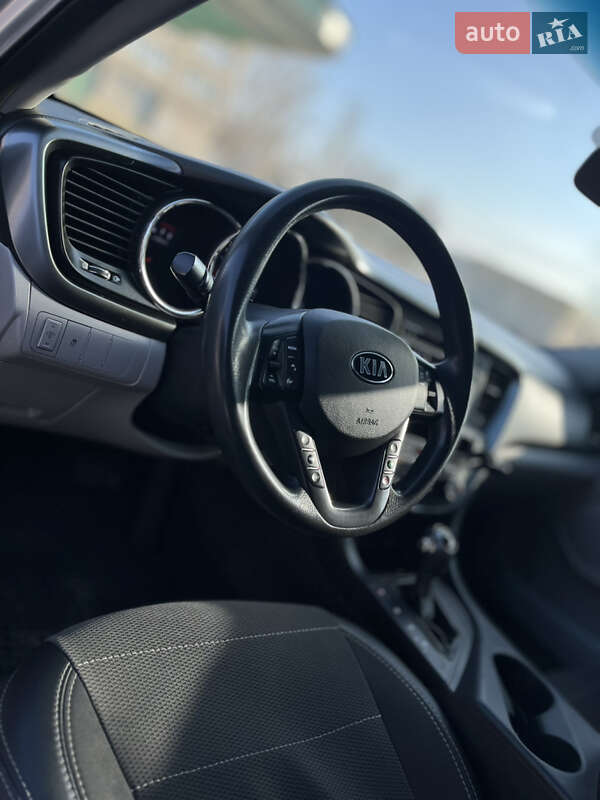 Седан Kia Optima 2012 в Николаеве
