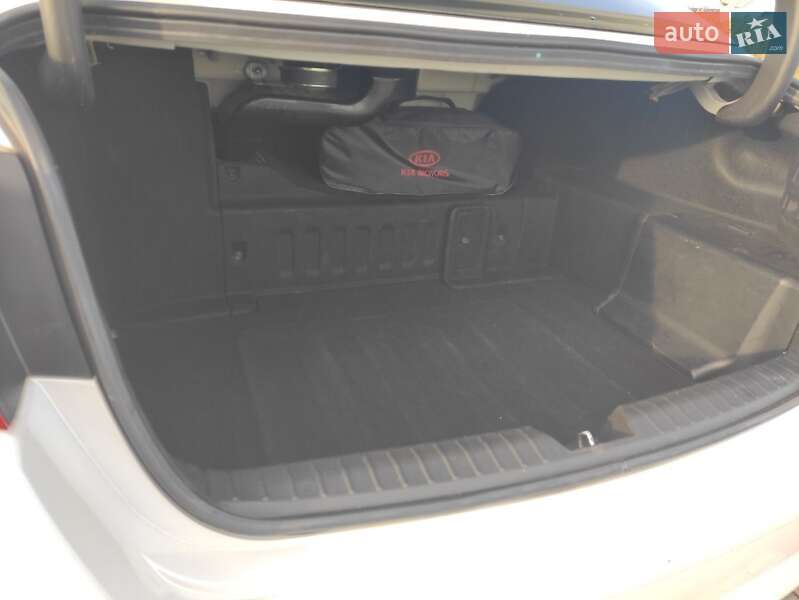 Седан Kia Optima 2013 в Кривому Розі