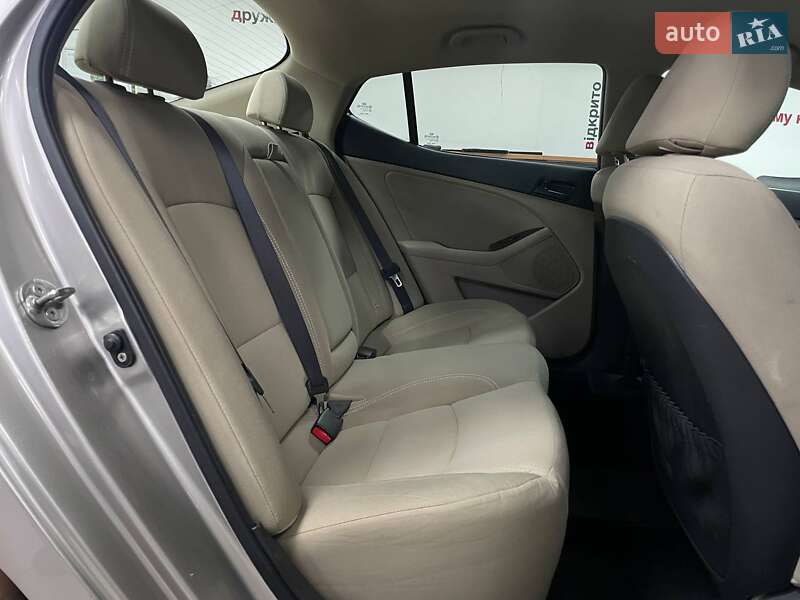 Седан Kia Optima 2013 в Киеве