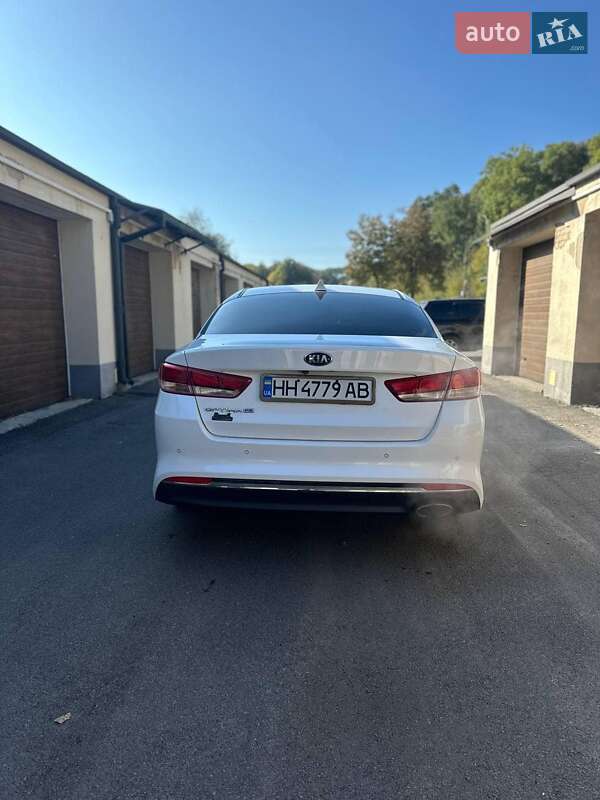 Седан Kia Optima 2016 в Львове