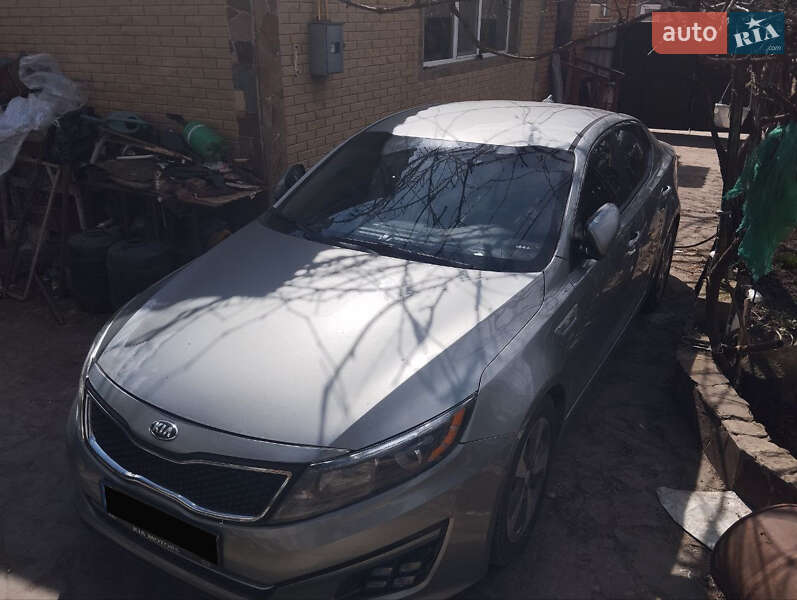 Седан Kia Optima 2015 в Чугуєві