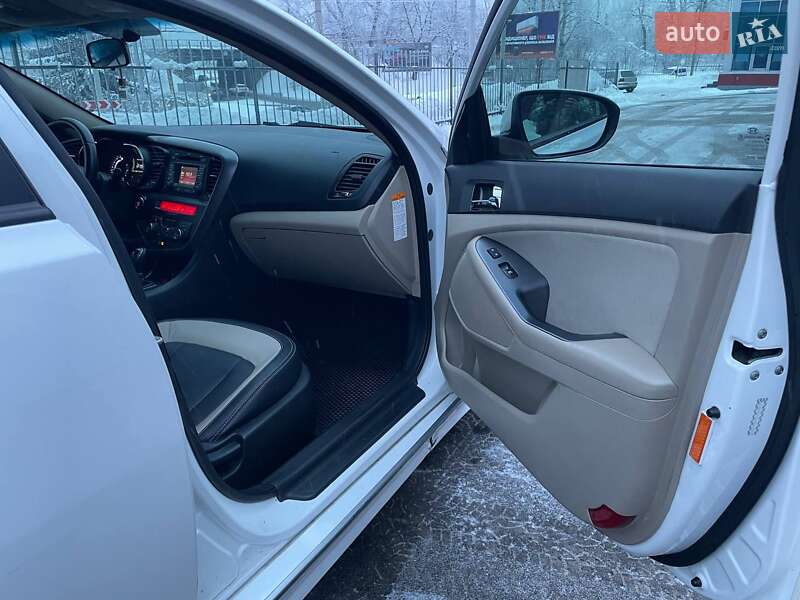 Седан Kia Optima 2012 в Чернигове