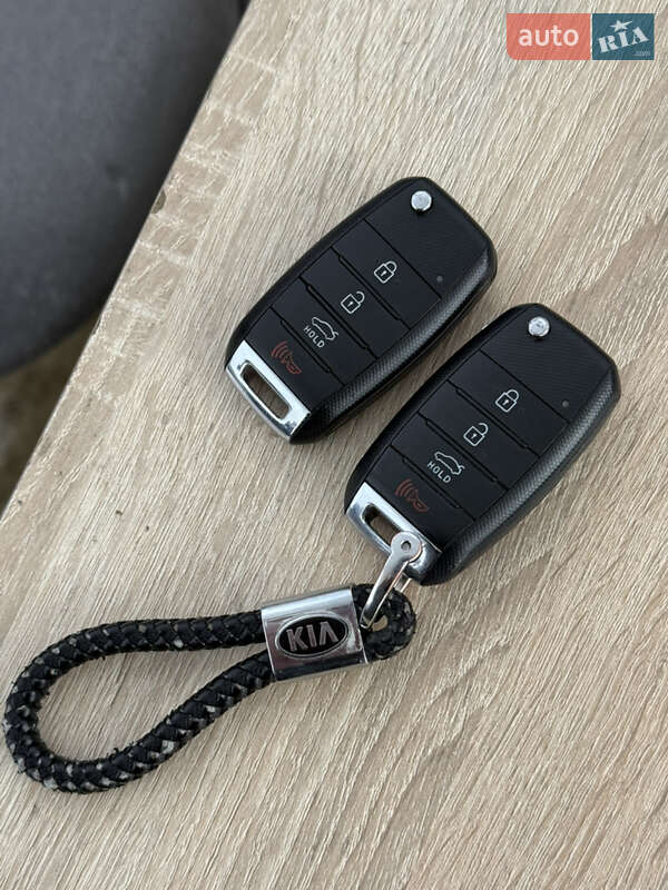 Седан Kia Optima 2014 в Киеве