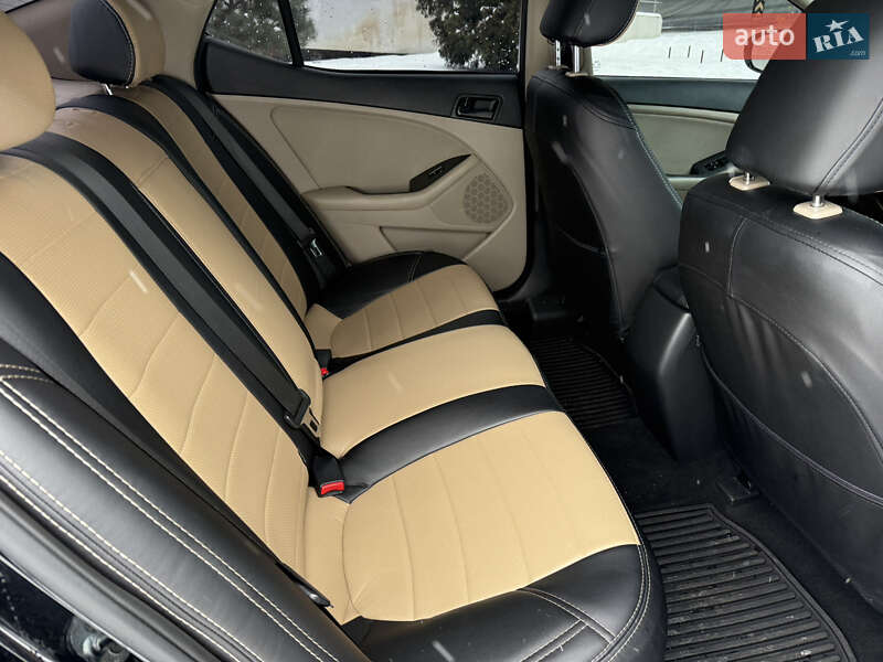 Седан Kia Optima 2014 в Киеве
